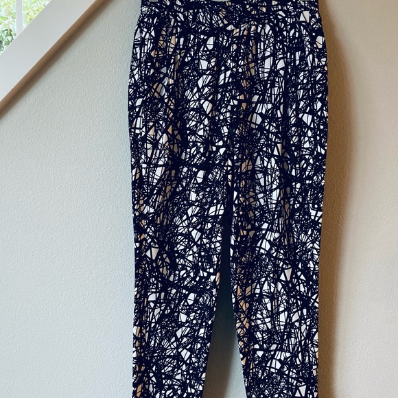 Trouvé by Nordstrom Elastic Waist Pants Black and White Graphic Print Size XS - Picture 3 of 5